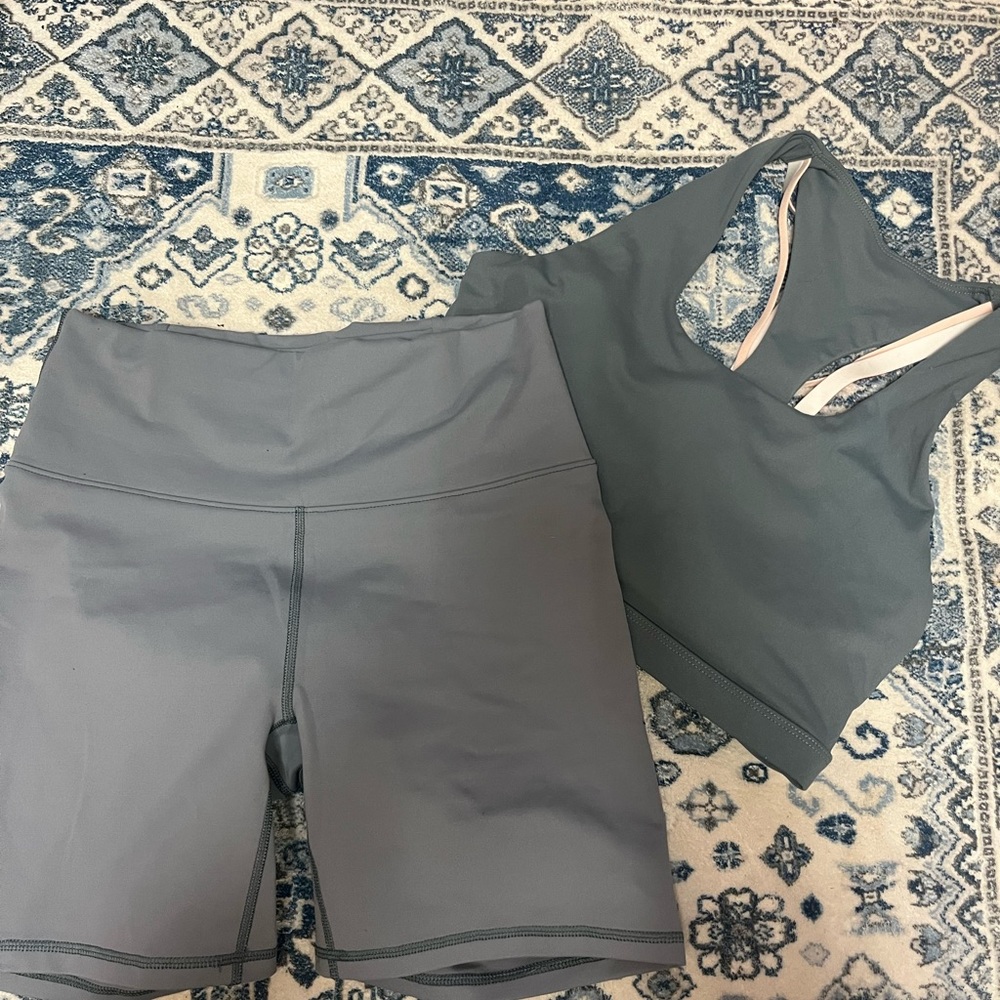 fabletics workout set - Picture 2 of 3